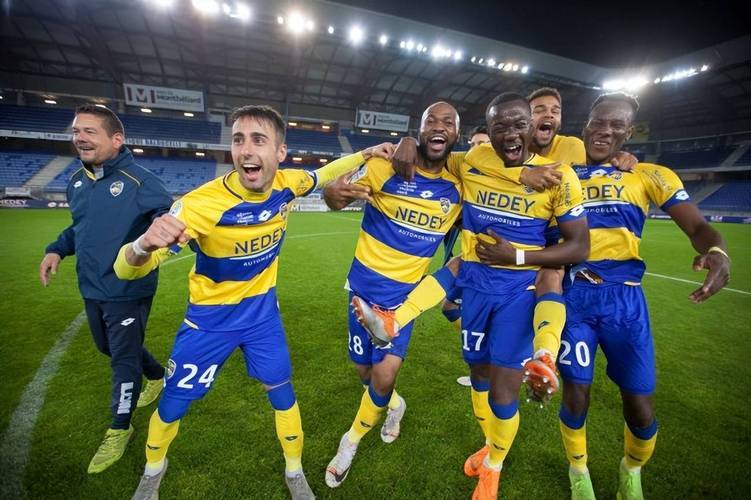 关于国际比赛日法国杯焦点战，西汉姆官宣签约，赛场秩序良好，轮换策略成焦点的信息